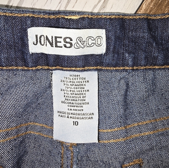 Jones&Co Women's Capri Jeans - Picture 3 of 5